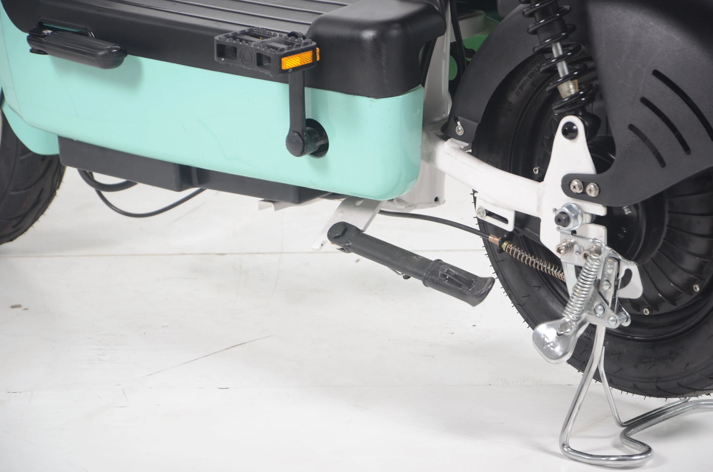 Lightweight Scooter Motorcycle with Strong Power Removable Lead-Acid Battery Electric e-bikes electric tricycles
